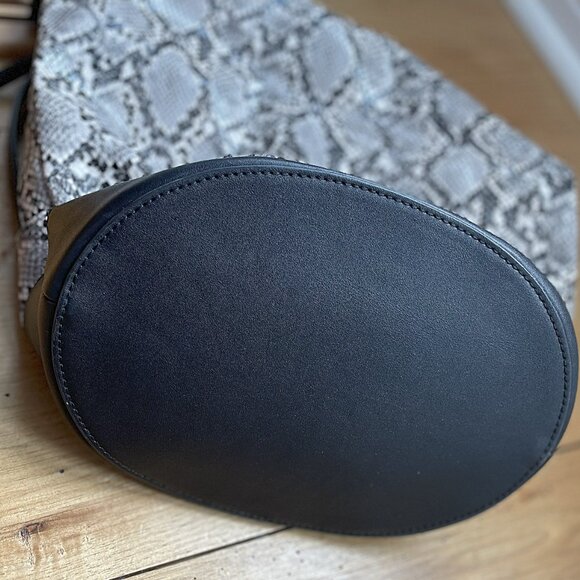 GADEA faux snakeskin purse (feed-bag style) - Picture 3 of 9